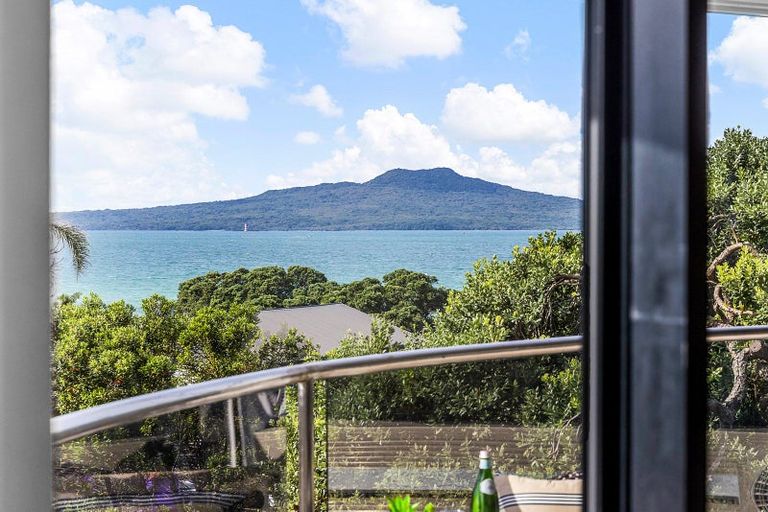 Photo of property in 2d/175 Hurstmere Road, Takapuna, Auckland, 0622