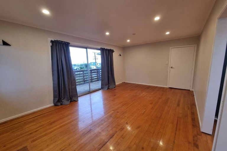 Photo of property in 19 Barrys Road, Glendene, Auckland, 0602