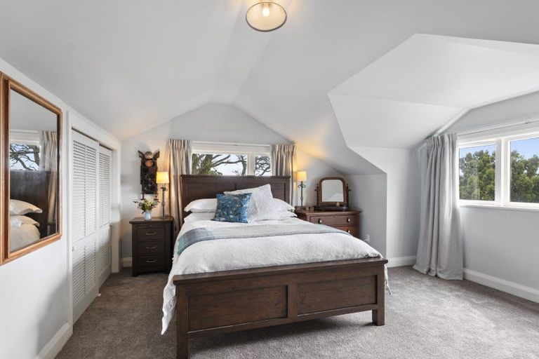 Photo of property in 18 Ridge Lane, New Plymouth, 4310