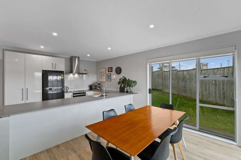 Photo of property in 30 William Wallbank Crescent, Swanson, Auckland, 0614