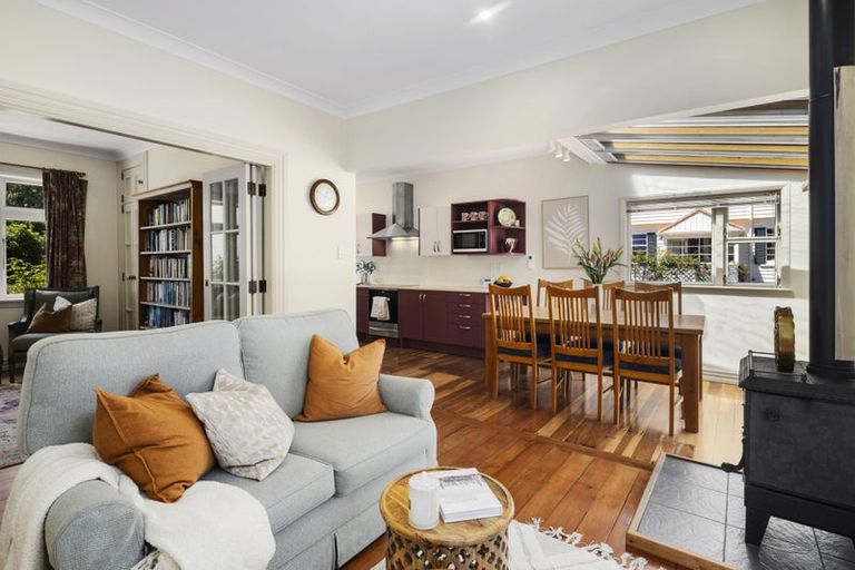 Photo of property in 10 Donald Crescent, Karori, Wellington, 6012