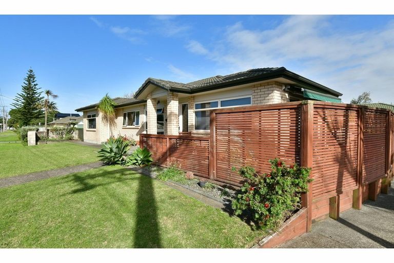 Photo of property in 10 Centreway Road, Orewa, 0931