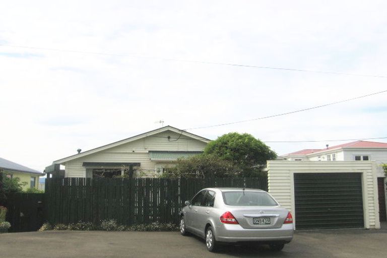 Photo of property in 11 Seaview Terrace, Northland, Wellington, 6012