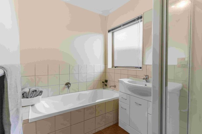 Photo of property in 47 Nimstedt Avenue, Oteha, Auckland, 0632