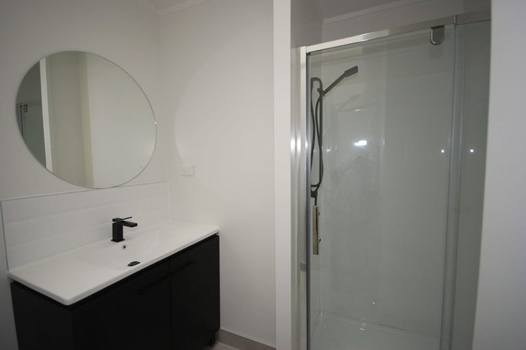 Photo of property in 2/2 Monaco Place, Mount Wellington, Auckland, 1072