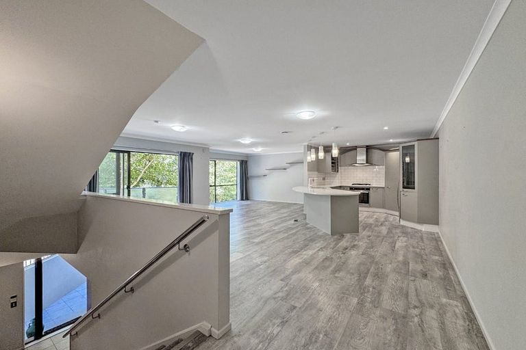 Photo of property in 5 Bank Road, Northland, Wellington, 6012