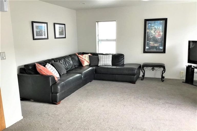 Photo of property in 1/6 Arirang Rise, Pinehill, Auckland, 0632