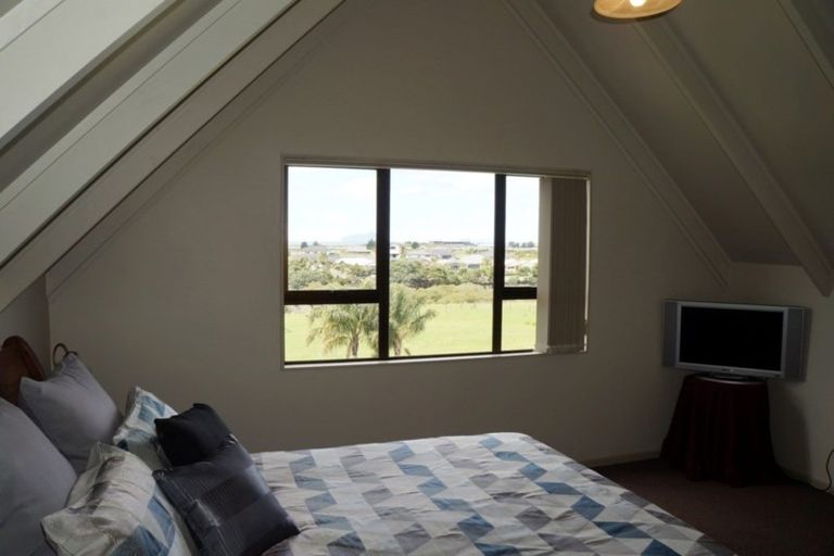 Photo of property in 17 Seaview Road, Ruakaka, 0116