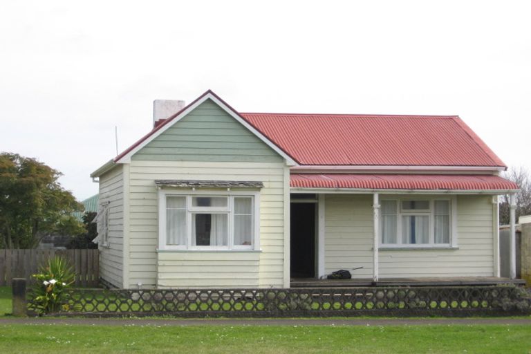 Photo of property in 5 Hutchins Street, Waitara, 4320