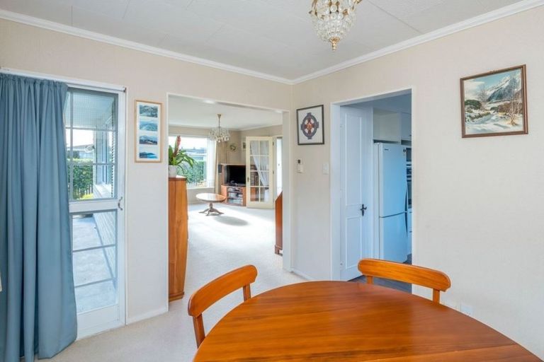 Photo of property in 90 Rimu Street, Waikanae, 5036