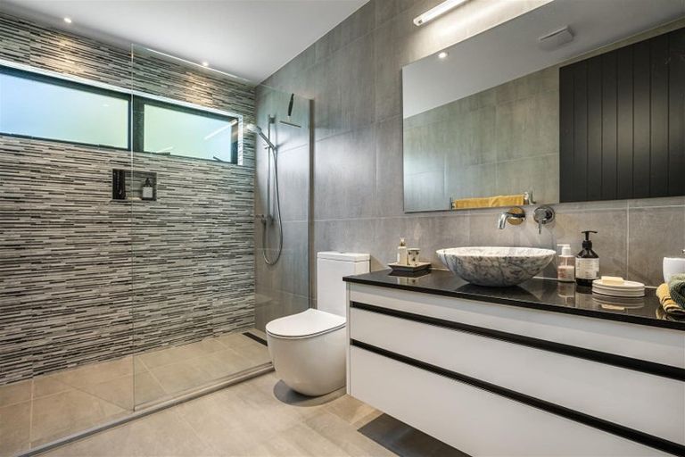 Photo of property in 2a Peter Terrace, Castor Bay, Auckland, 0620