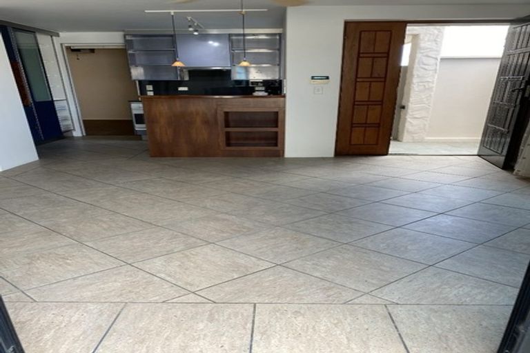 Photo of property in 1/60 Milford Road, Milford, Auckland, 0620