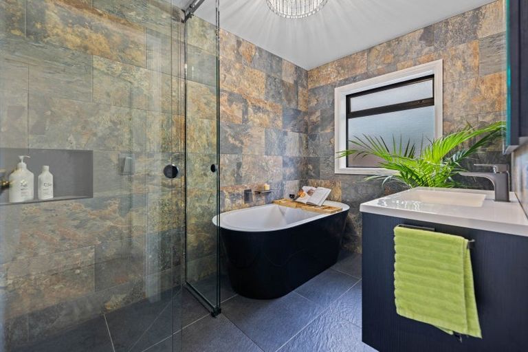 Photo of property in 34 Kinder Street, Acacia Bay, Taupo, 3330