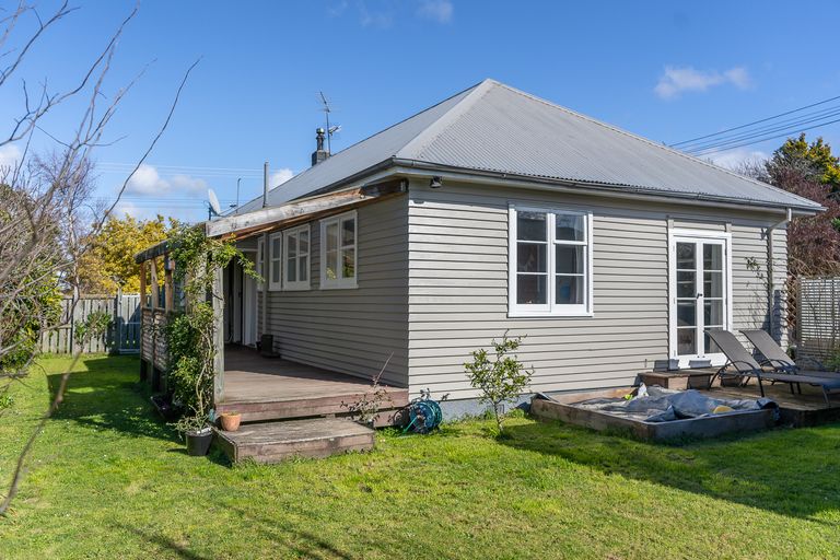 Photo of property in 14 Kenward Crescent, Featherston, 5710