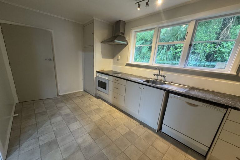 Photo of property in 90 Broderick Road, Johnsonville, Wellington, 6037