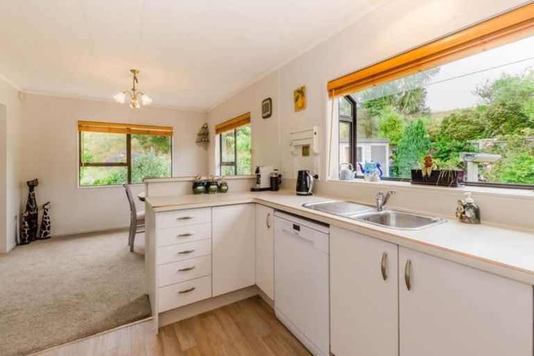 Photo of property in 21 Nugget Grove, Raumati Beach, Paraparaumu, 5032