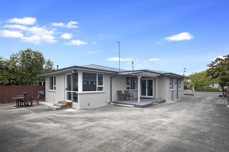 Photo of property in 69 Farquhars Road, Redwood, Christchurch, 8051
