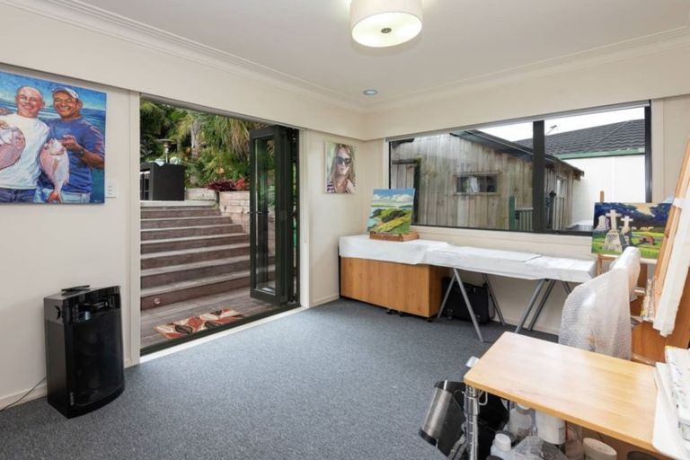 Photo of property in 2 Copperfield Terrace, Mellons Bay, Auckland, 2014