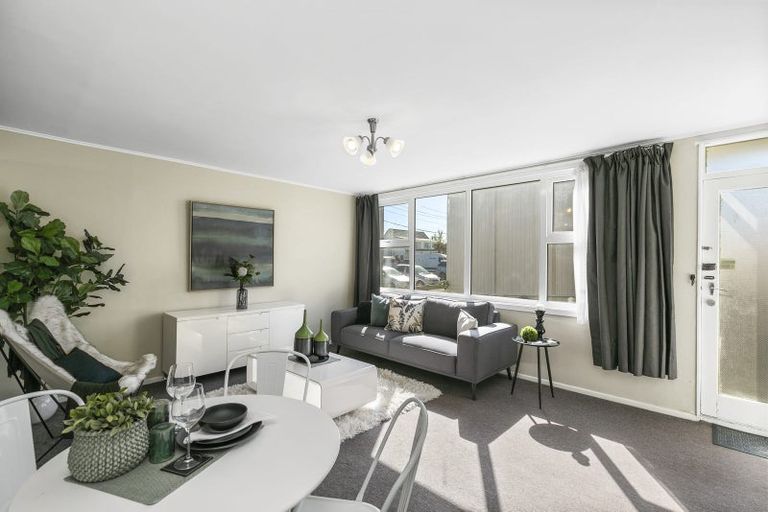 Photo of property in 2/55 Apu Crescent, Lyall Bay, Wellington, 6022