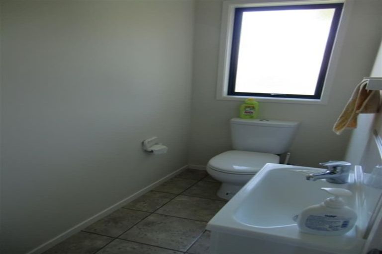 Photo of property in 15 Heta Road, Highlands Park, New Plymouth, 4312