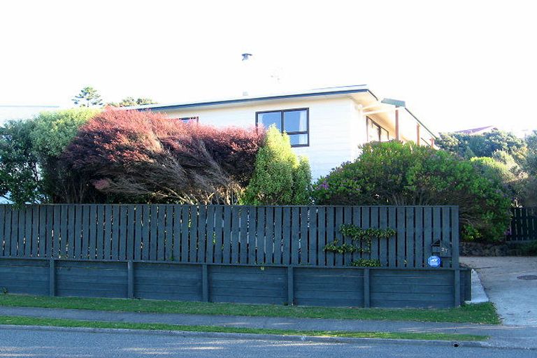 Photo of property in 27 Tuna Terrace, Titahi Bay, Porirua, 5022