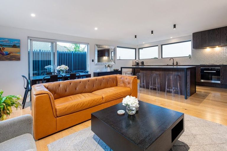 Photo of property in 7b Gulf Road, Murrays Bay, Auckland, 0630