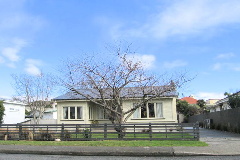 Photo of property in 225 Grove Road, Mayfair, Hastings, 4122