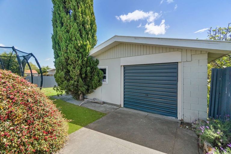 Photo of property in 17 Sackville Street, Martinborough, 5711