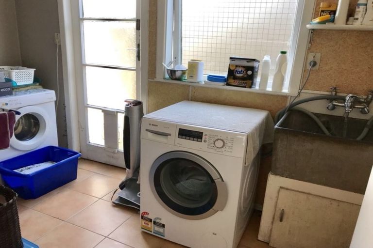 Photo of property in 117 Forrest Hill Road, Forrest Hill, Auckland, 0620