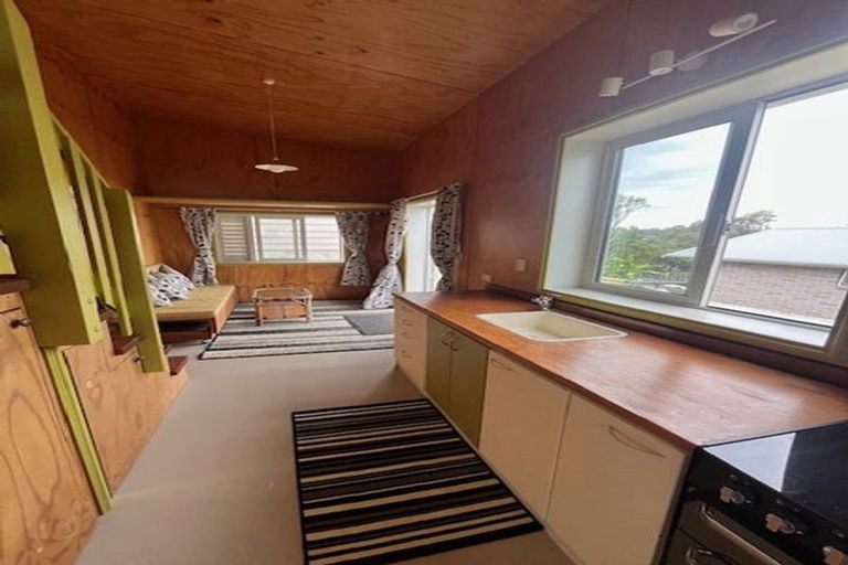 Photo of property in 51 Onewa Road, Northcote, Auckland, 0627