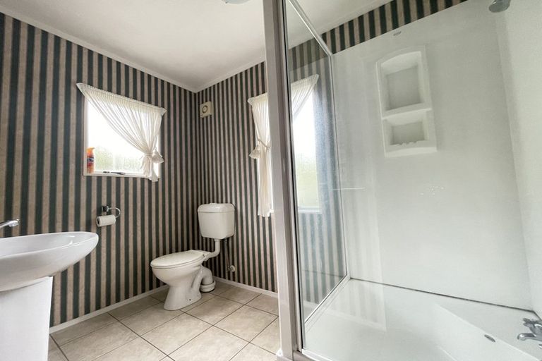 Photo of property in 33 Kurnell Drive, Botany Downs, Auckland, 2010