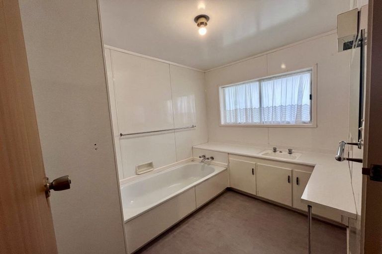 Photo of property in 22 Kahurangi Place, Hillpark, Auckland, 2102