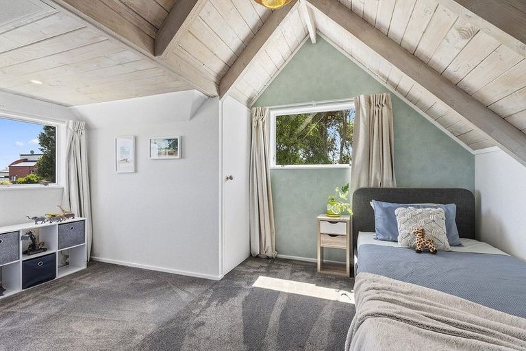 Photo of property in 35 James Cook Drive, Whitby, Porirua, 5024