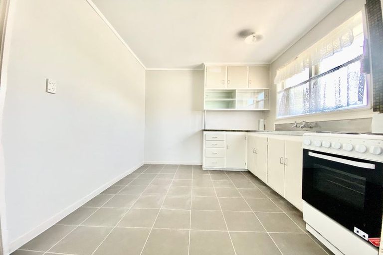 Photo of property in 15 Addington Avenue, Manurewa, Auckland, 2102