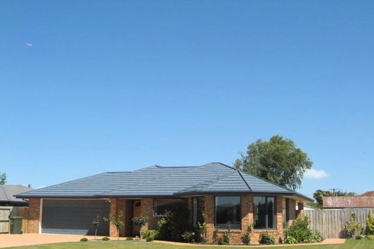 Photo of property in 37 Coolspring Way, Redwood, Christchurch, 8051