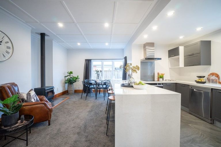 Photo of property in 136 Heretaunga Street, Palmerston North, 4414