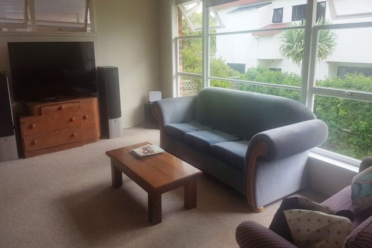 Photo of property in 3/2 Saltburn Road, Milford, Auckland, 0620