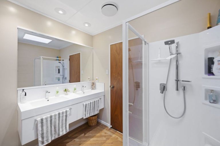 Photo of property in 42 Harvey Street, Waipahihi, Taupo, 3330