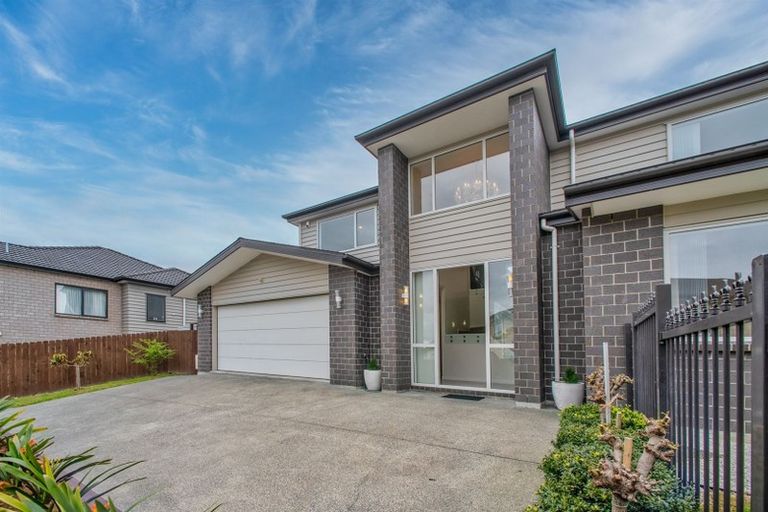 Photo of property in 11 San Casello Rise, Henderson, Auckland, 0612