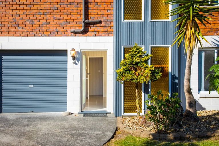 Photo of property in 22 Hartley Terrace, Massey, Auckland, 0614