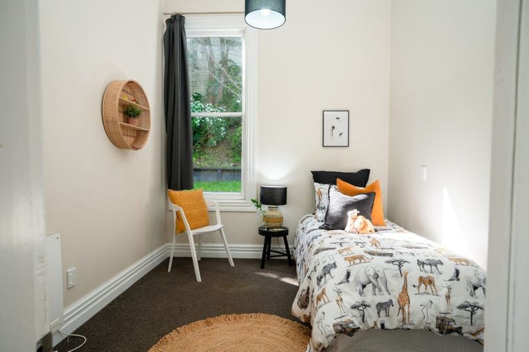 Photo of property in 58 Fairview Crescent, Kelburn, Wellington, 6012