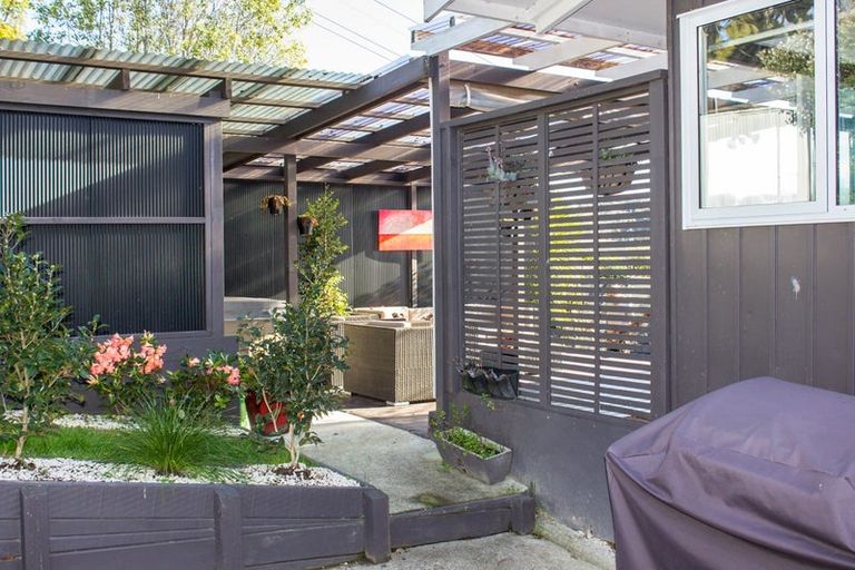 Photo of property in 2/49 Archers Road, Hillcrest, Auckland, 0629