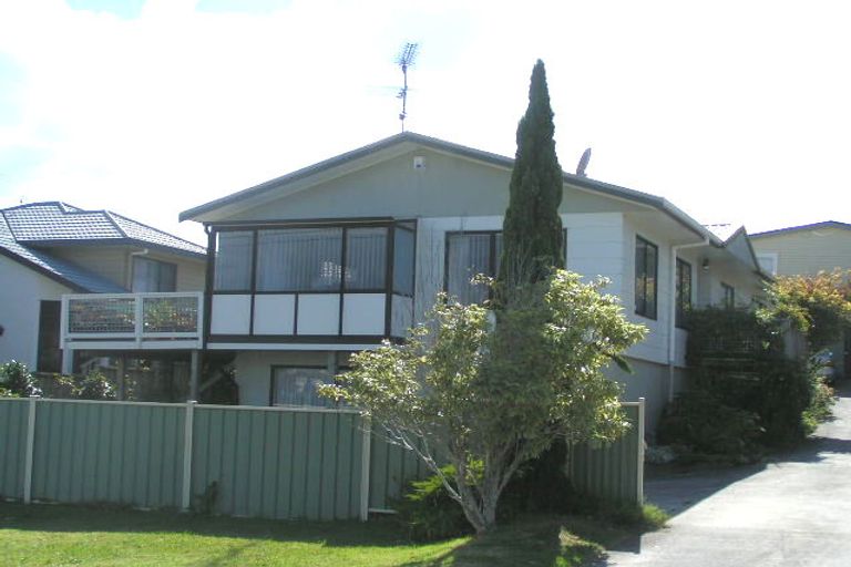 Photo of property in 1/23 Raines Avenue, Forrest Hill, Auckland, 0620