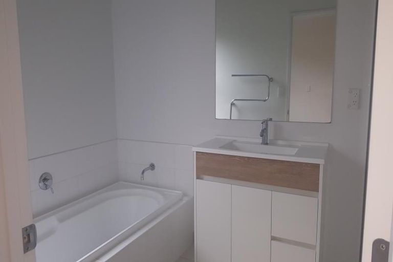 Photo of property in 3/40 Scarlet Oak Drive, Schnapper Rock, Auckland, 0632