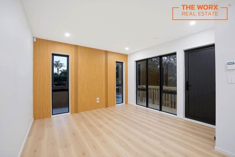 Photo of property in 114a Carnoustie Drive, Wattle Downs, Auckland, 2103