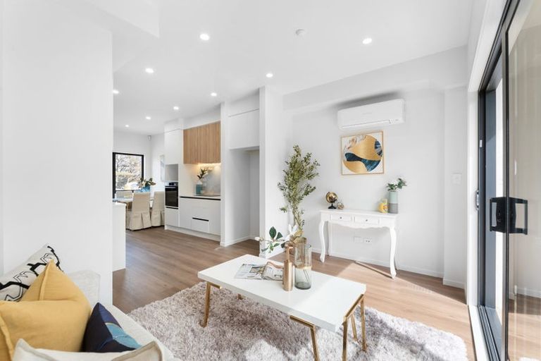 Photo of property in 16a Saint Catherine Crescent, West Harbour, 0618