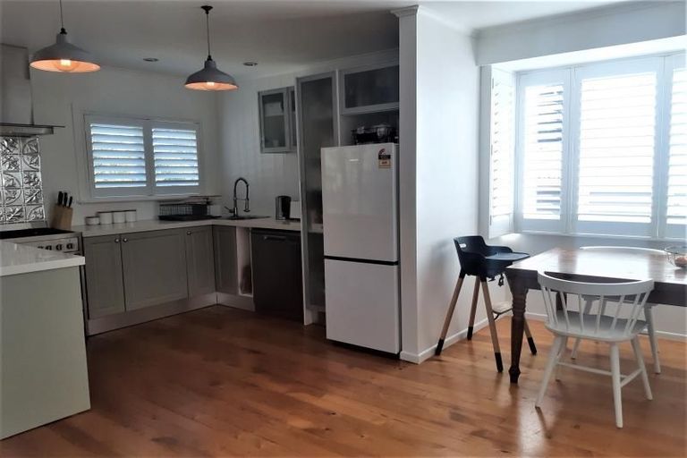 Photo of property in 40 Tiri Tiri Road, Birkdale, Auckland, 0626