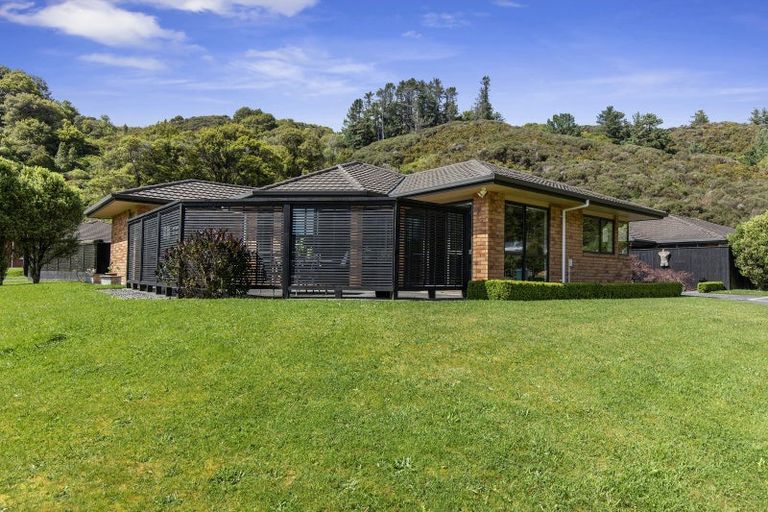 Photo of property in 15 Aragon Grove, Kingsley Heights, Upper Hutt, 5018