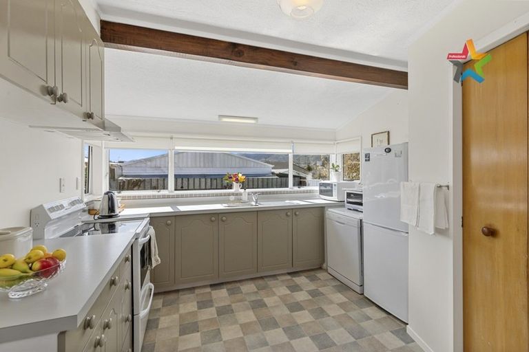 Photo of property in 5a Lees Grove, Wainuiomata, Lower Hutt, 5014