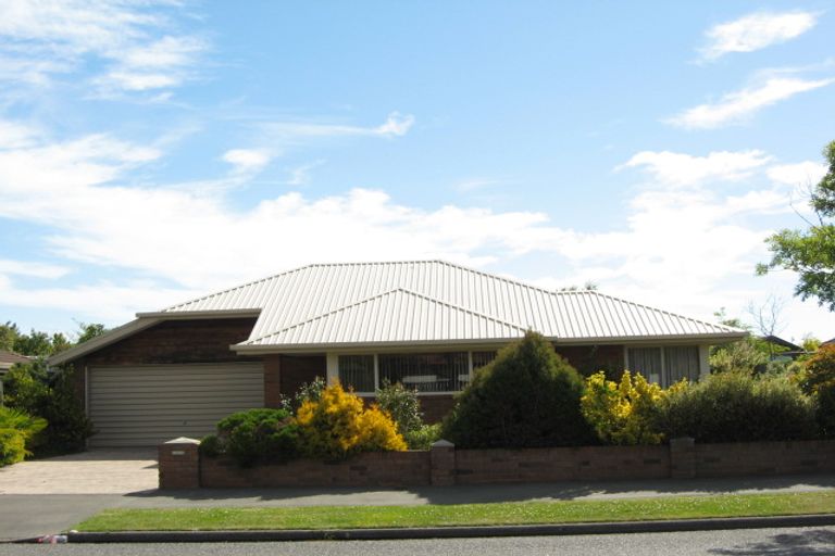 Photo of property in 77 Royal Park Drive, Parklands, Christchurch, 8083